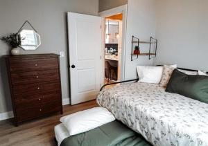 Large 4 Bedroom Recently Renovated With Hot Tub