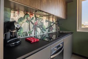 Design apartment with parking and city view from the balcony 2kilom station to 5 Terre easy parking easy seat