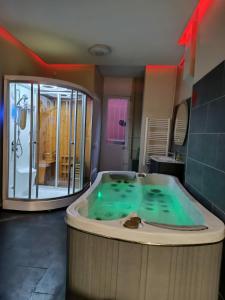 Studio calme avec jacuzzi accès bus direct gare