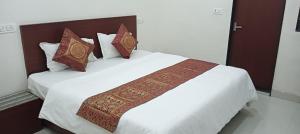 Avadh Garden Marriage Lawn & Guest House