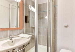 Hotels B&B HOTEL Pezenas : photos des chambres