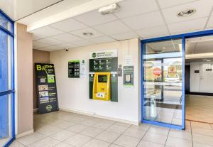 Hotels B&B HOTEL Pezenas : photos des chambres