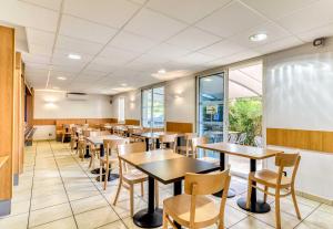 Hotels B&B HOTEL Pezenas : photos des chambres