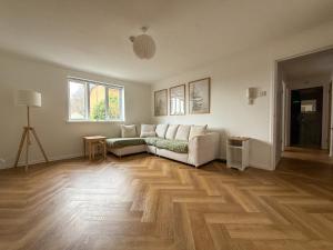 Cosy Central Flat with Parking