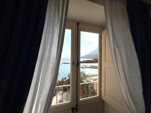 Casa Uva, sul porto di Malfa