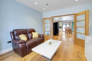 Spacious 3 bedroom, 3 bathroom house