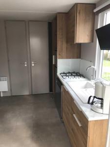 Campings Camping 4 etoiles - Piscine - eec0hi : photos des chambres