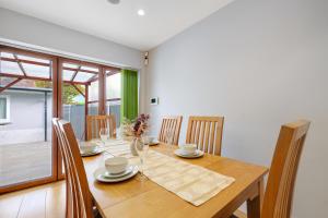 Spacious 3 bedroom, 3 bathroom house