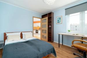 Bright Apartment Robocza in Wilda with Parking by Noclegi Renters