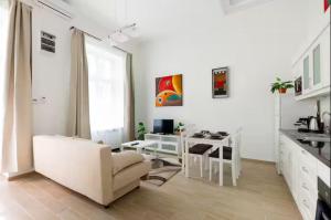 R39 Twin I and II - Center Market Garden Studios with AC