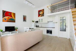 R39 Twin I and II - Center Market Garden Studios with AC