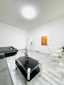 Stylish Studio Apt, 15 Minutes to Rathausplatz