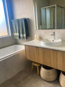 Seaside Daisy 3 Bedrooms 6 Beds