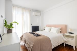 Modern Two-Bedroom Haven near Paleo Faliro Beach