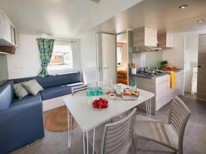 Campings Camping 4 etoiles - Piscine - efcfbi : photos des chambres