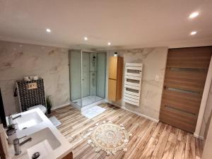 Sejours chez l'habitant Le 421, Maison d'hotes Jacuzzi entre amis,familles : photos des chambres