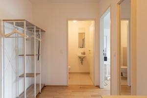 Between Old Danube and Danube Center - new, quiet and modern