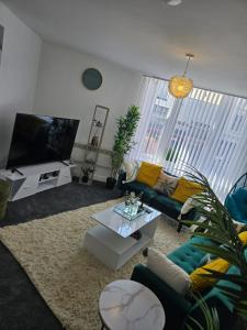Luxury stylish Charming City Apartment with Private Entrance in Wolverhampton