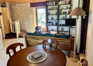 Maisons de vacances La Vieille Ferme: superbe complexe de 3 gites en pierre avec Piscine au coeur du Perigord Noir : photos des chambres