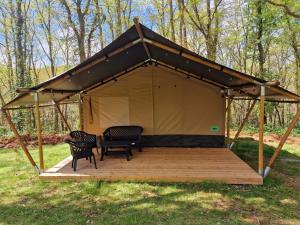 Tentes de luxe Camping Montard : photos des chambres