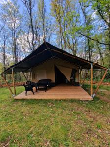 Tentes de luxe Camping Montard : photos des chambres