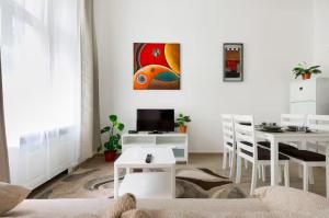R39 Twin I - Center Market Garden Studio with AC