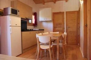 Campings Camping 3 etoiles - Piscine - eehgef : photos des chambres