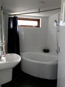 House 3 bedrooms in the old village centre at sea