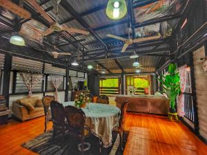 Desapuri Home & Gallery Services