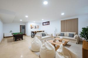Luxury villa in Sevilla - Pool, Terrace & GameRoom