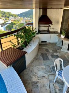 Apartamento Luxo Guarujá completo com piscina e churrasqueira na varanda