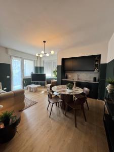 Prestige Main Apartment - Just 30 Seconds Walk to Bernina Express