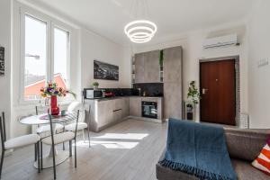 tHE Milanese Glow - Bocconi Prada IEO Area