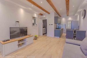 Toncica Sunny terrace with seaview and shaded BBQ area