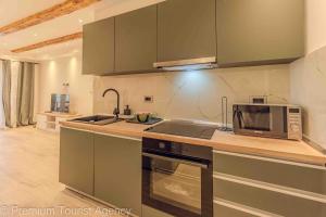 Toncica Sunny terrace with seaview and shaded BBQ area