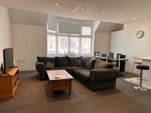 High Street Duplex 3 Bed Flat