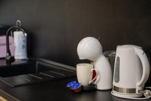 Luminous 2BDR with Balcony & View in the center