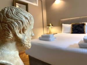 Exclusive Acropolis 4BDR Large Residence