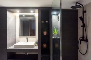 Athens Charm Meets Contemporary Design in Thissio