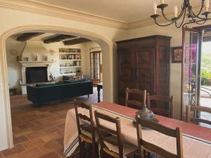 Le Belvedere, family home with pool, panoramic view