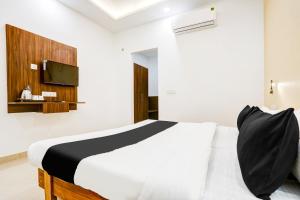 Spot On The Grand Blue Hotel