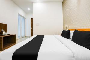Spot On The Grand Blue Hotel