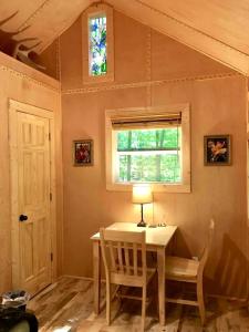 Glamping Tree House on an Impressive Property in Norwich, Connecticut