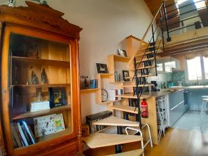 Duplex de Charme avec Bureau - Face Gare RER A