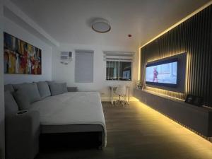 TYL Metrotowne Studio