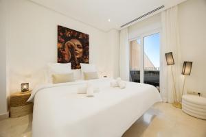 Penthouse with sea views in Nueva Andalucía