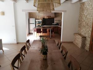 Maisons de vacances Charmant gite de Lacrouzette avec piscine : photos des chambres