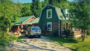 Gorgeous Vacation Cabin for Groups with Stylish Interior near Huntington, West Virginia