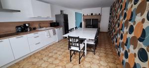 Jolie maison entière 2 chambres 1 jardin