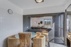 Portola Penthouse by YMR